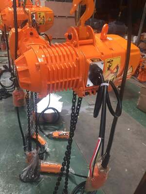 High Efficient  3m - 50m Lifting Height With Motorized Trolley 1 Ton Electric Chain Hoist